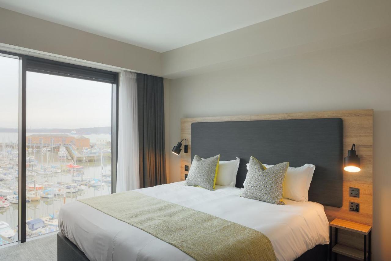 Отель Ty Milford Waterfront Милфорд-Хейвен Экстерьер фото